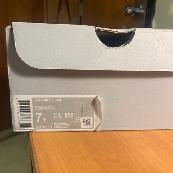 White Nike Air Force 1 - Picture 9 of 10